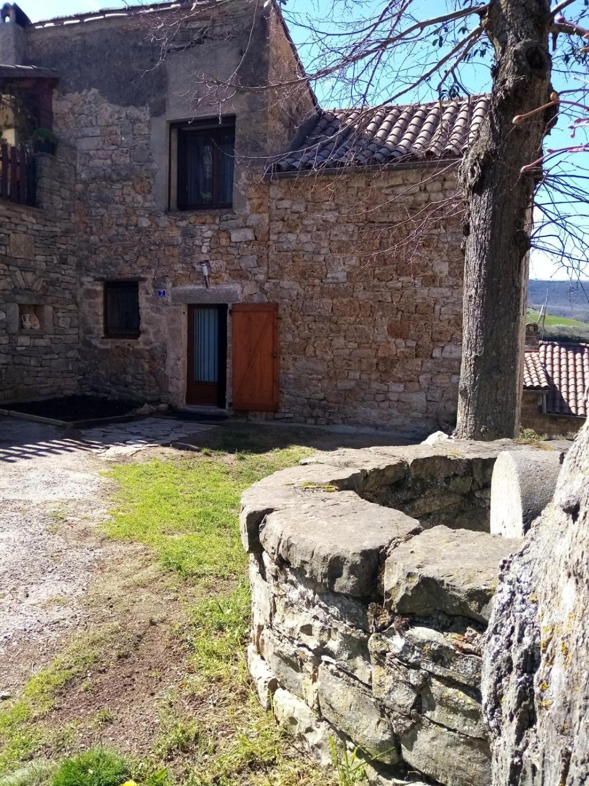 Gite Le Jaya Saint-Georges-de-Luzençon Екстериор снимка
